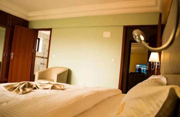 Chambre de suite luxueuse à l'hôtel jouvence international Yaoundé